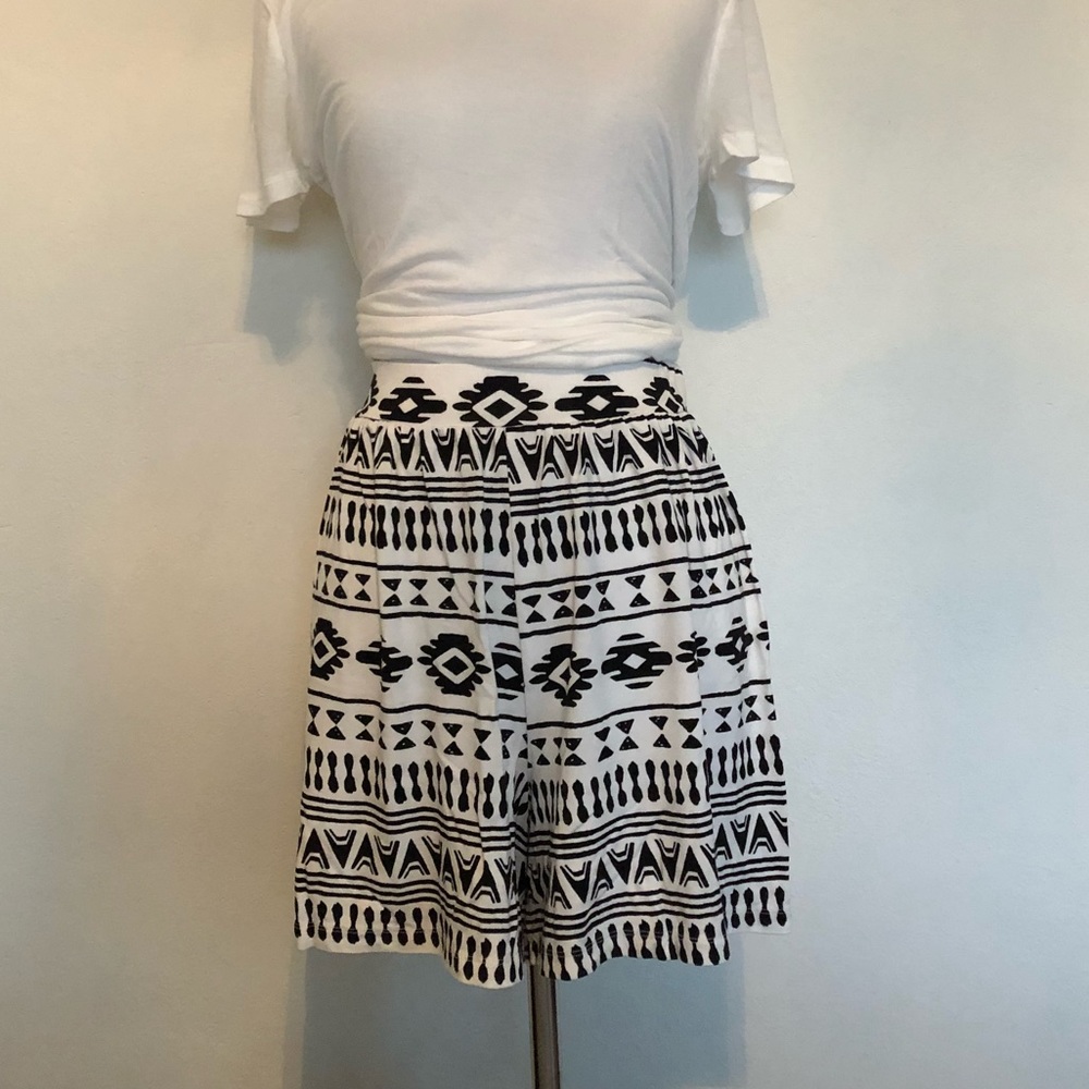 Cotton culotte short in black and white patten